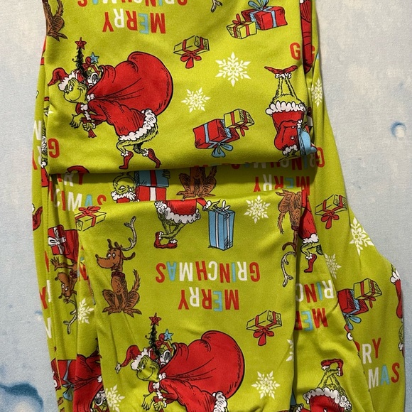 2 Piece The Grinch Pajamas Set - Picture 2 of 3